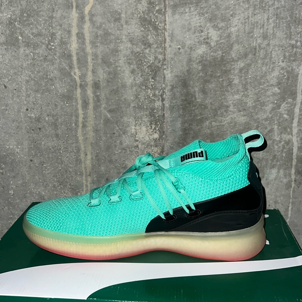 Pumas “Puma Clyde Court Disrupt” size 11 \\ worn 1-2 times \\ good condition